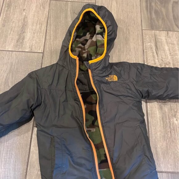 The North Face Reversible Jacket – Size 3T - Picture 1 of 2